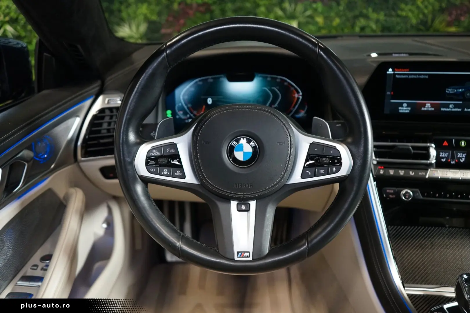 BMW 840i XDRIVE B&W PANO HUD CARBON 43.636 € NETTO