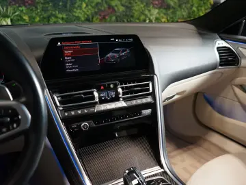 BMW 840i XDRIVE B&W PANO HUD CARBON 43.636 € NETTO