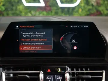 BMW 840i XDRIVE B&W PANO HUD CARBON 43.636 € NETTO