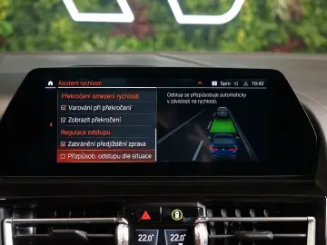 BMW 840i XDRIVE B&W PANO HUD CARBON 43.636 € NETTO