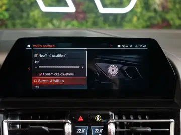 BMW 840i XDRIVE B&W PANO HUD CARBON 43.636 € NETTO