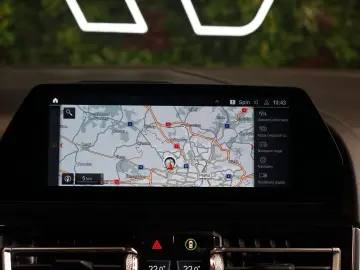 BMW 840i XDRIVE B&W PANO HUD CARBON 43.636 € NETTO