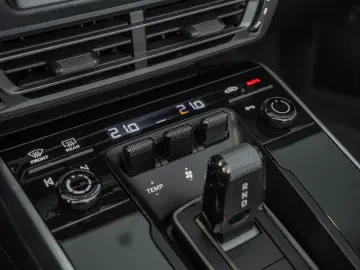 PORSCHE 992.1 Turbo Cabriolet   CARBON   APPROVED