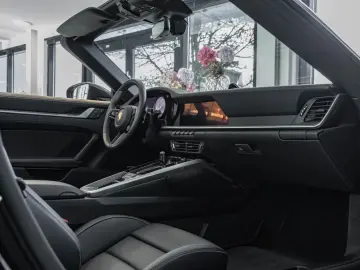 PORSCHE 992.1 Turbo Cabriolet   CARBON   APPROVED