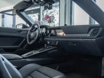 PORSCHE 992.1 GTS Cabriolet   2. Hand   Approved 01 27