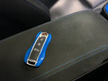 PORSCHE 992 Carrera GTS Coupé PDLS PANO ACC BOSE 18WEGE