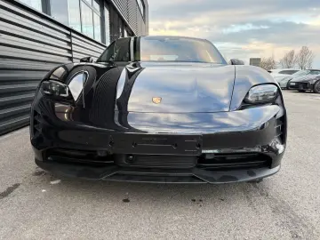 PORSCHE Taycan GTS-PANO-INNO-BOSE-HEAD UP-1.HAND