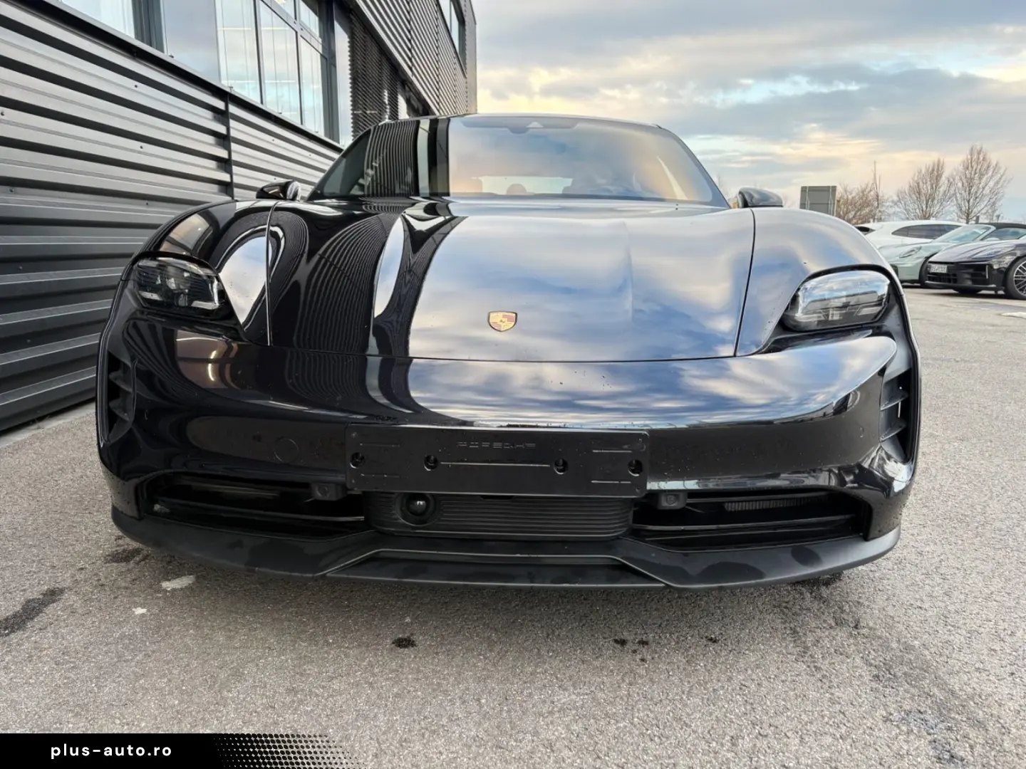 PORSCHE Taycan GTS-PANO-INNO-BOSE-HEAD UP-1.HAND