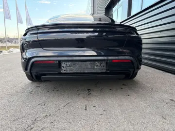 PORSCHE Taycan GTS-PANO-INNO-BOSE-HEAD UP-1.HAND