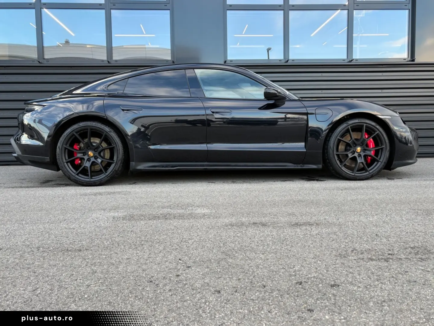 PORSCHE Taycan GTS-PANO-INNO-BOSE-HEAD UP-1.HAND