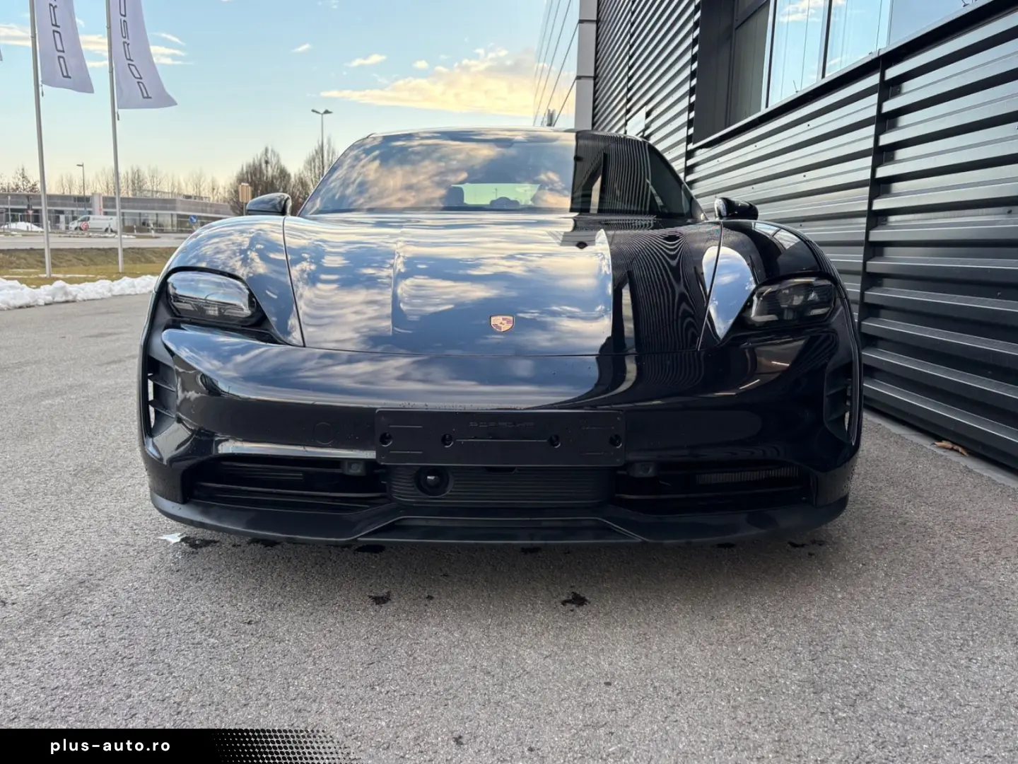 PORSCHE Taycan GTS-PANO-INNO-BOSE-HEAD UP-1.HAND