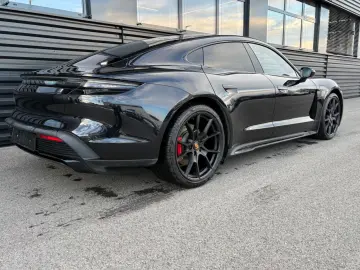 PORSCHE Taycan GTS-PANO-INNO-BOSE-HEAD UP-1.HAND