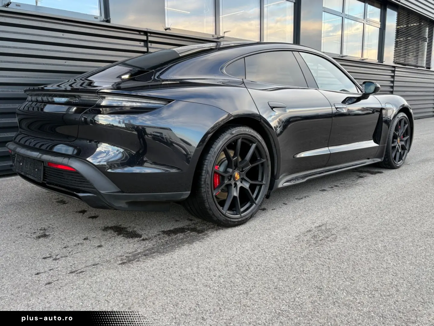 PORSCHE Taycan GTS-PANO-INNO-BOSE-HEAD UP-1.HAND