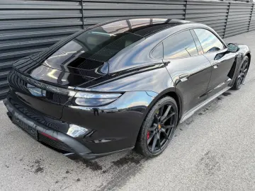 PORSCHE Taycan GTS-PANO-INNO-BOSE-HEAD UP-1.HAND