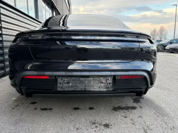 PORSCHE Taycan GTS-PANO-INNO-BOSE-HEAD UP-1.HAND