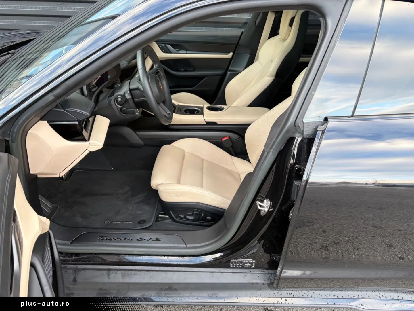 PORSCHE Taycan GTS-PANO-INNO-BOSE-HEAD UP-1.HAND