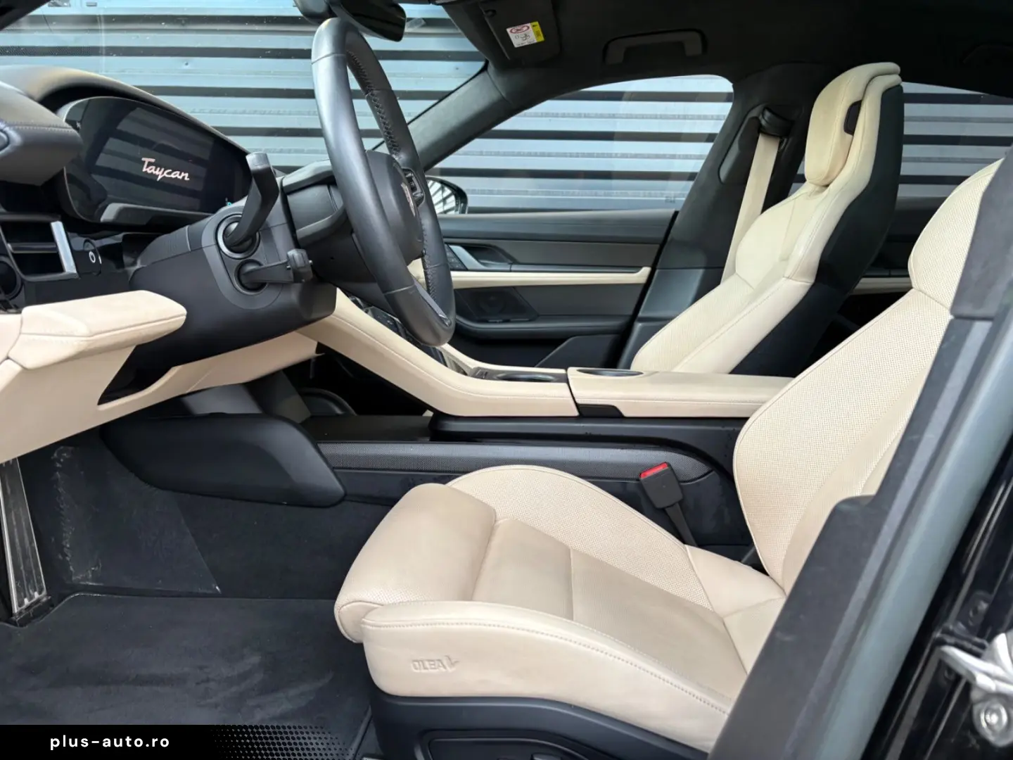 PORSCHE Taycan GTS-PANO-INNO-BOSE-HEAD UP-1.HAND