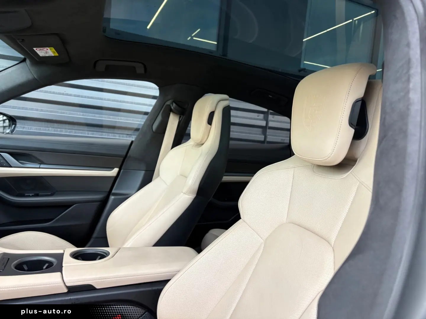 PORSCHE Taycan GTS-PANO-INNO-BOSE-HEAD UP-1.HAND