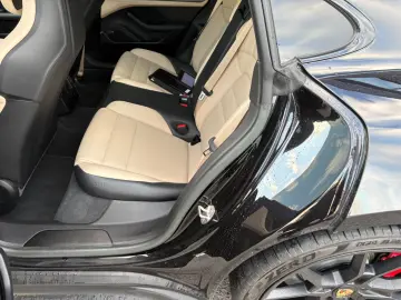 PORSCHE Taycan GTS-PANO-INNO-BOSE-HEAD UP-1.HAND