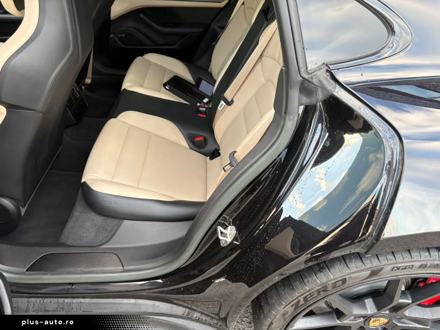 PORSCHE Taycan GTS-PANO-INNO-BOSE-HEAD UP-1.HAND