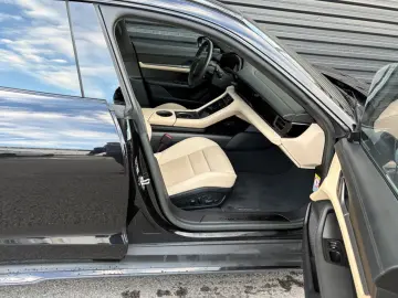 PORSCHE Taycan GTS-PANO-INNO-BOSE-HEAD UP-1.HAND