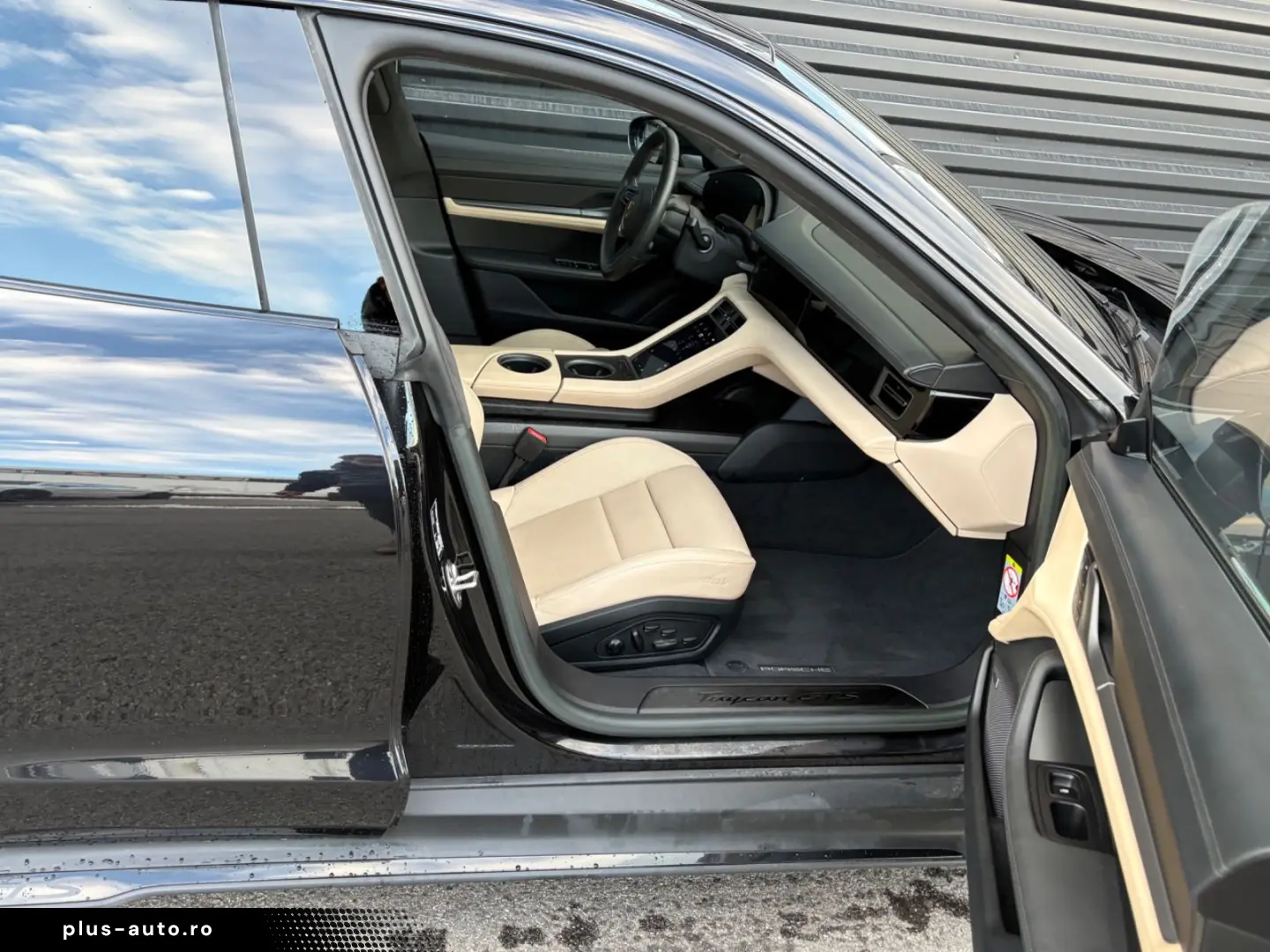 PORSCHE Taycan GTS-PANO-INNO-BOSE-HEAD UP-1.HAND