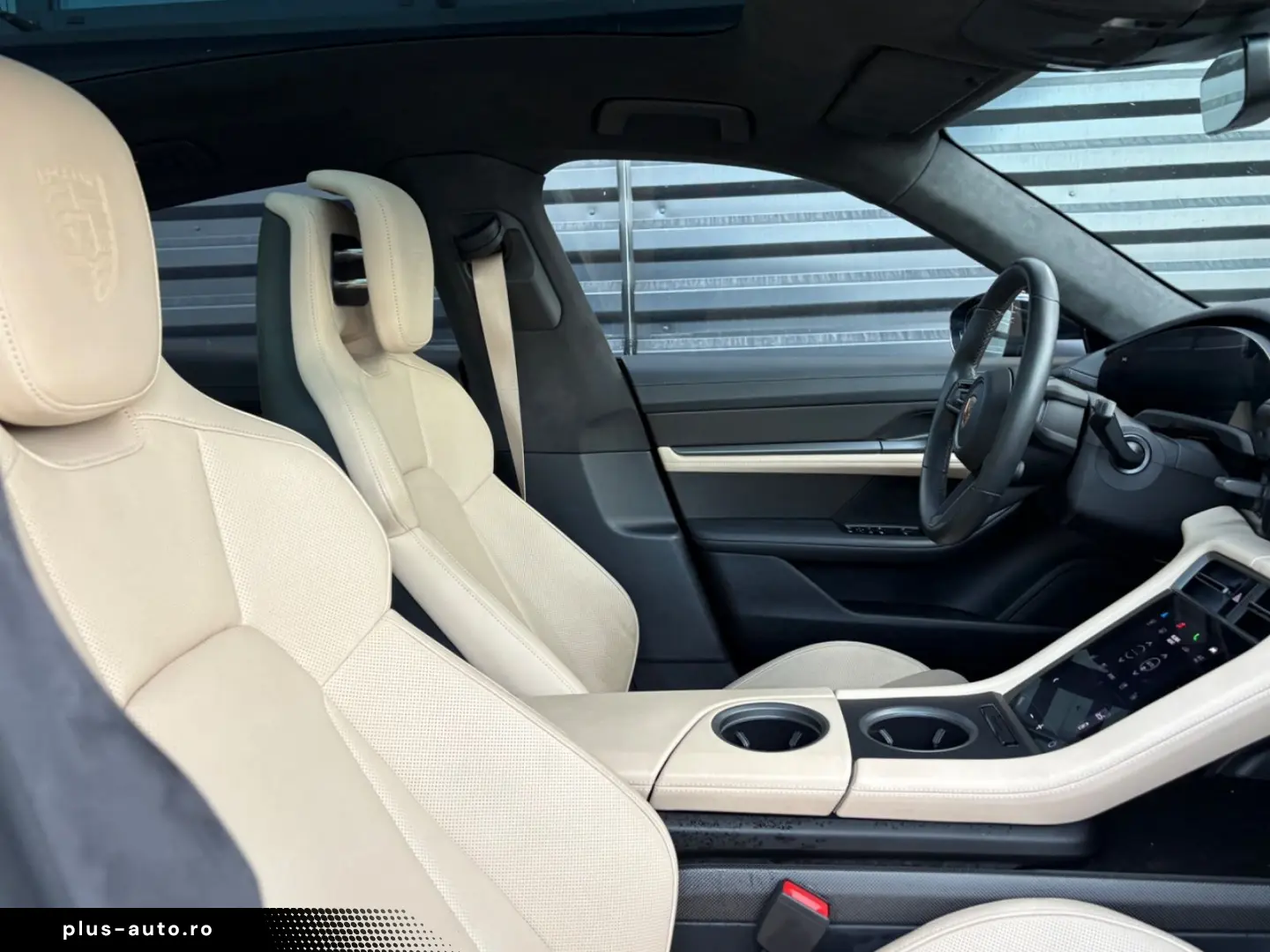 PORSCHE Taycan GTS-PANO-INNO-BOSE-HEAD UP-1.HAND