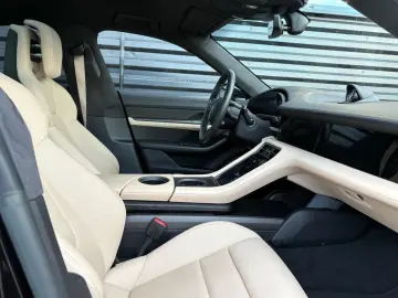 PORSCHE Taycan GTS-PANO-INNO-BOSE-HEAD UP-1.HAND