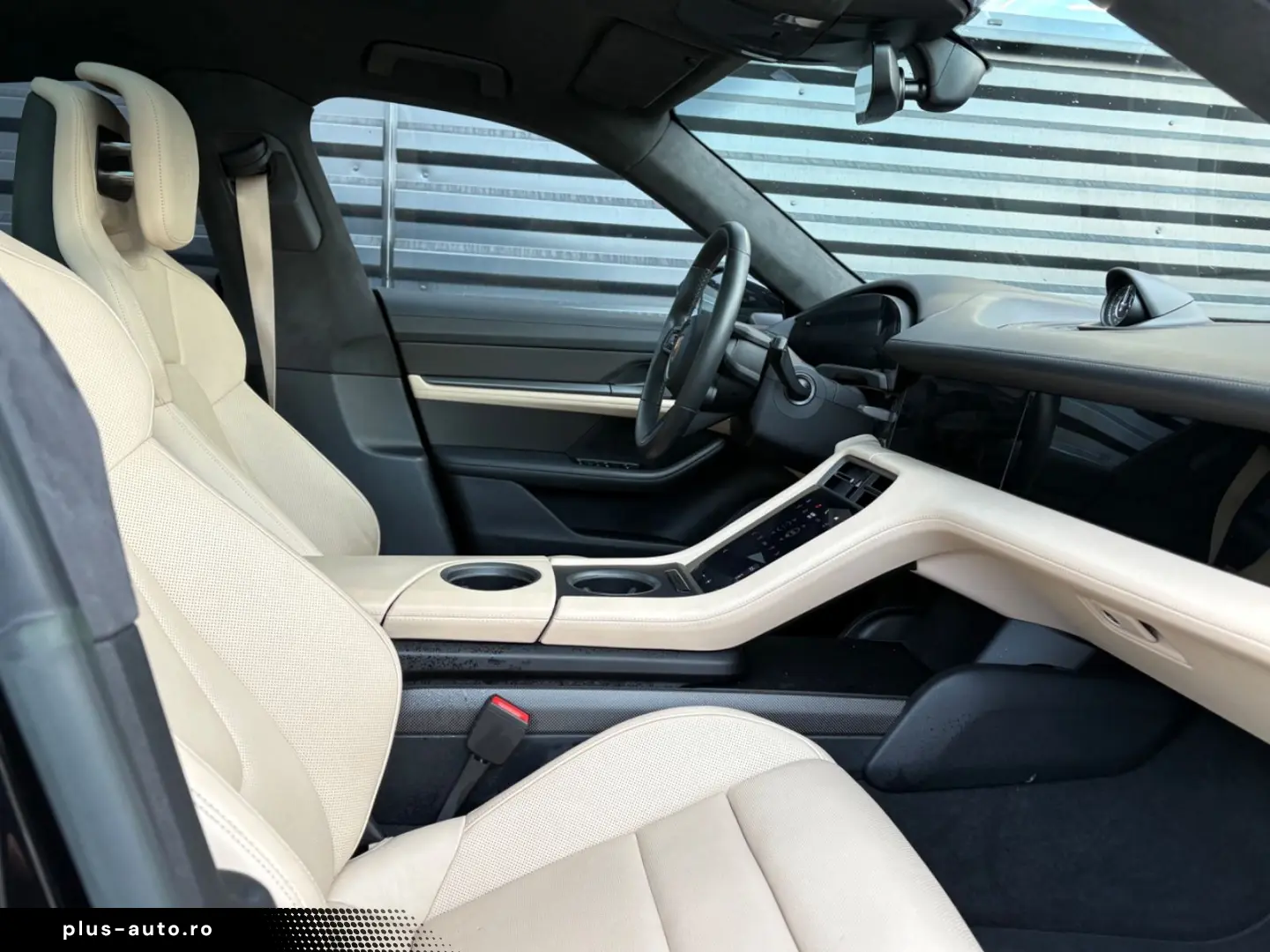 PORSCHE Taycan GTS-PANO-INNO-BOSE-HEAD UP-1.HAND