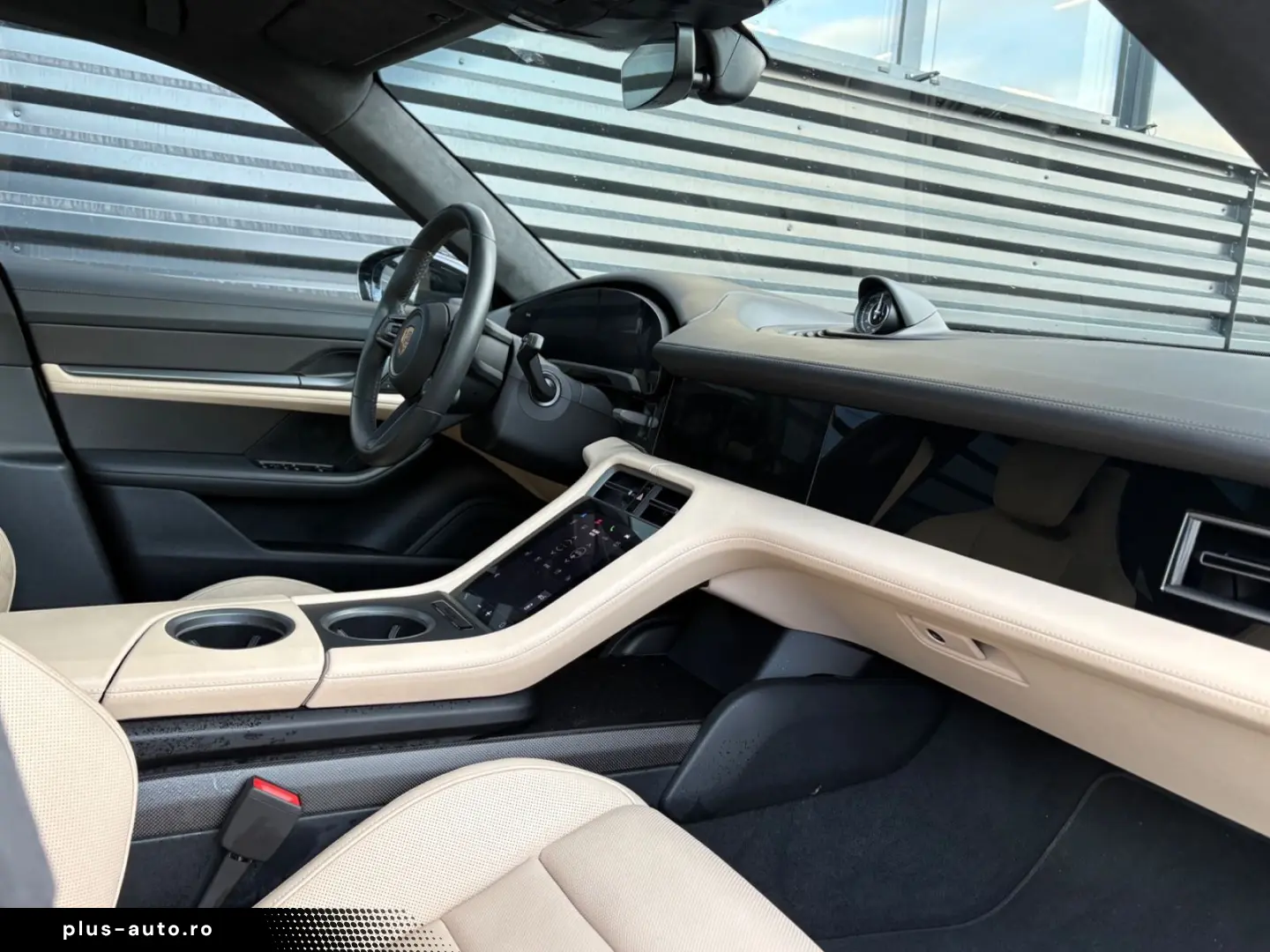 PORSCHE Taycan GTS-PANO-INNO-BOSE-HEAD UP-1.HAND