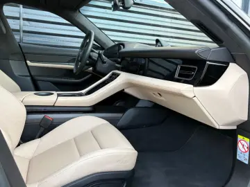 PORSCHE Taycan GTS-PANO-INNO-BOSE-HEAD UP-1.HAND