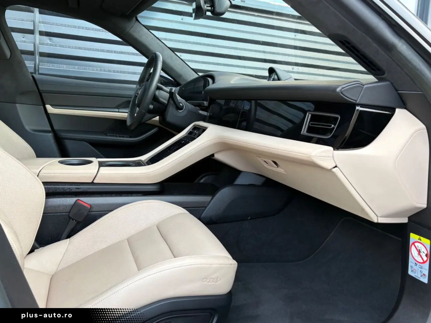 PORSCHE Taycan GTS-PANO-INNO-BOSE-HEAD UP-1.HAND