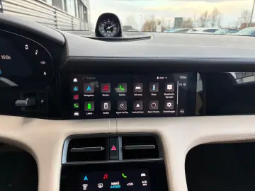 PORSCHE Taycan GTS-PANO-INNO-BOSE-HEAD UP-1.HAND