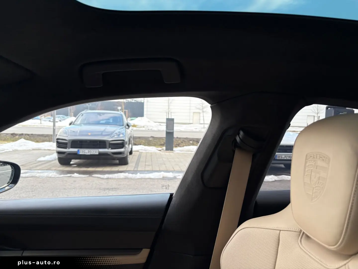 PORSCHE Taycan GTS-PANO-INNO-BOSE-HEAD UP-1.HAND