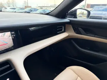 PORSCHE Taycan GTS-PANO-INNO-BOSE-HEAD UP-1.HAND