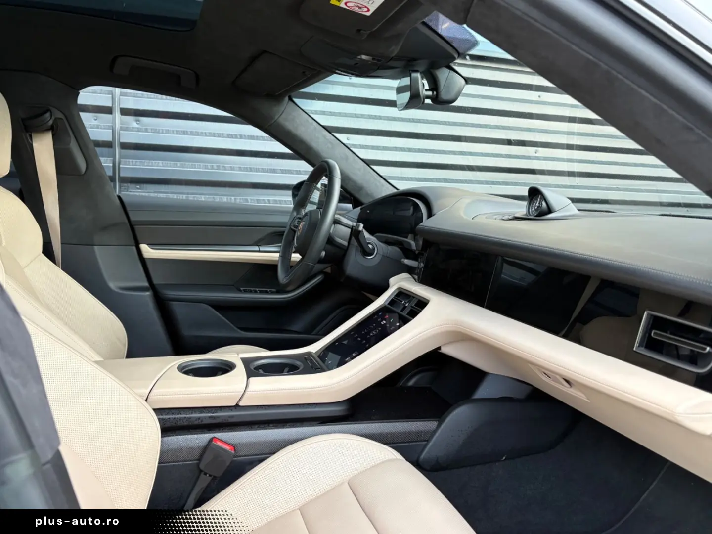 PORSCHE Taycan GTS-PANO-INNO-BOSE-HEAD UP-1.HAND