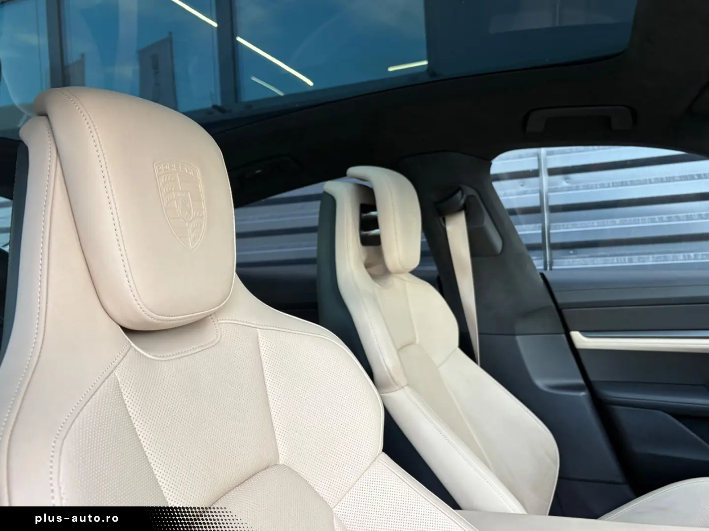 PORSCHE Taycan GTS-PANO-INNO-BOSE-HEAD UP-1.HAND