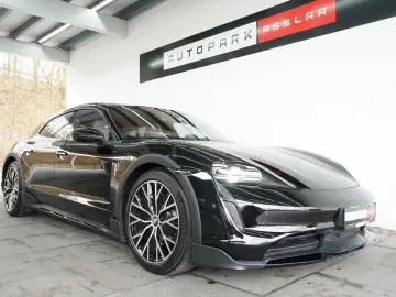 PORSCHE Taycan Cross Turismo 4 Offroad P-Display InnoDri