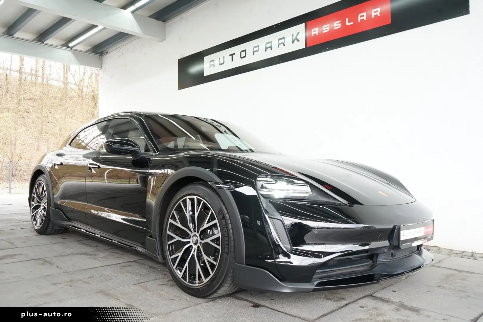 PORSCHE Taycan Cross Turismo 4 Offroad P-Display InnoDri