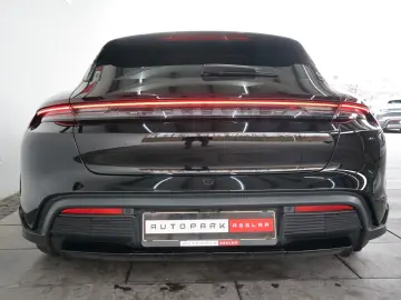 PORSCHE Taycan Cross Turismo 4 Offroad P-Display InnoDri