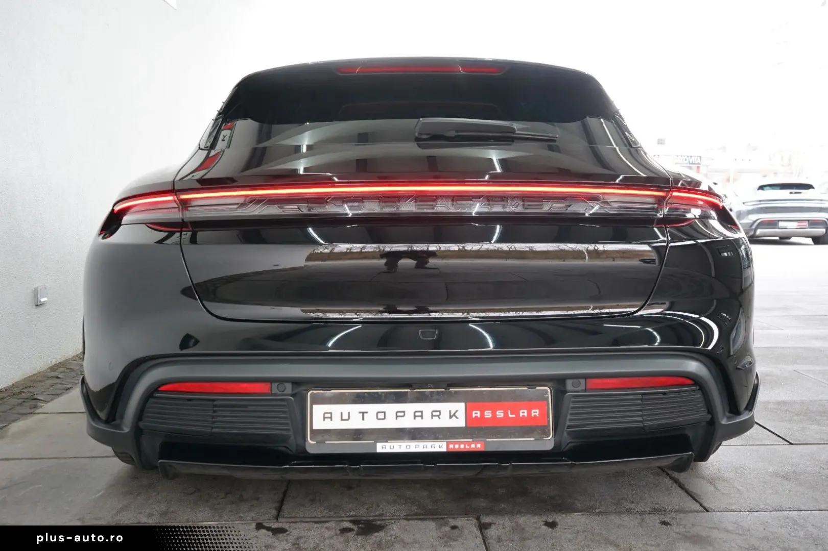 PORSCHE Taycan Cross Turismo 4 Offroad P-Display InnoDri