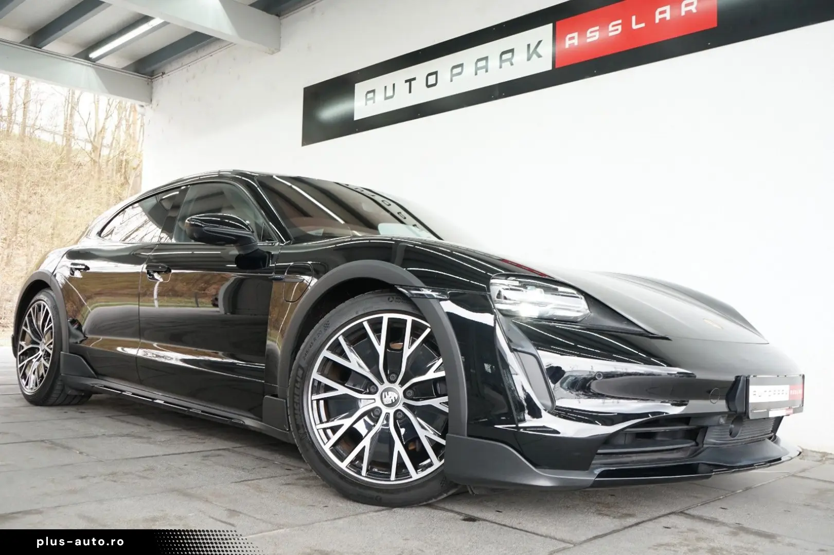 PORSCHE Taycan Cross Turismo 4 Offroad P-Display InnoDri