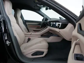 PORSCHE Taycan Cross Turismo 4 Offroad P-Display InnoDri