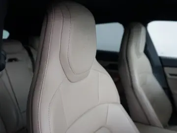 PORSCHE Taycan Cross Turismo 4 Offroad P-Display InnoDri