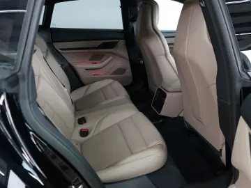 PORSCHE Taycan Cross Turismo 4 Offroad P-Display InnoDri