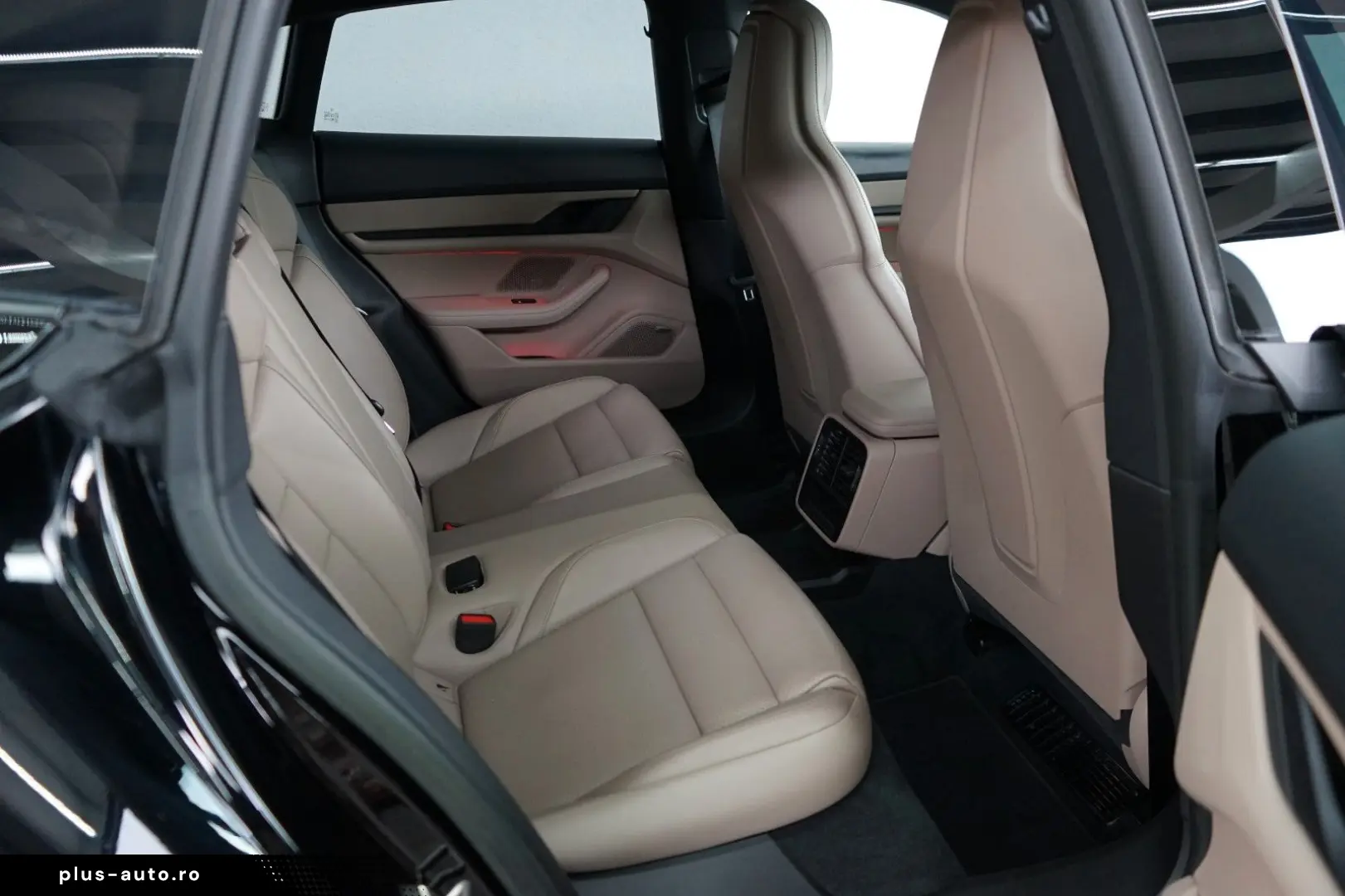 PORSCHE Taycan Cross Turismo 4 Offroad P-Display InnoDri