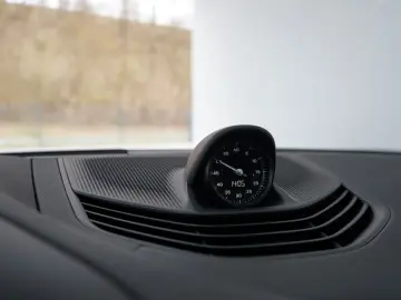 PORSCHE Taycan Cross Turismo 4 Offroad P-Display InnoDri