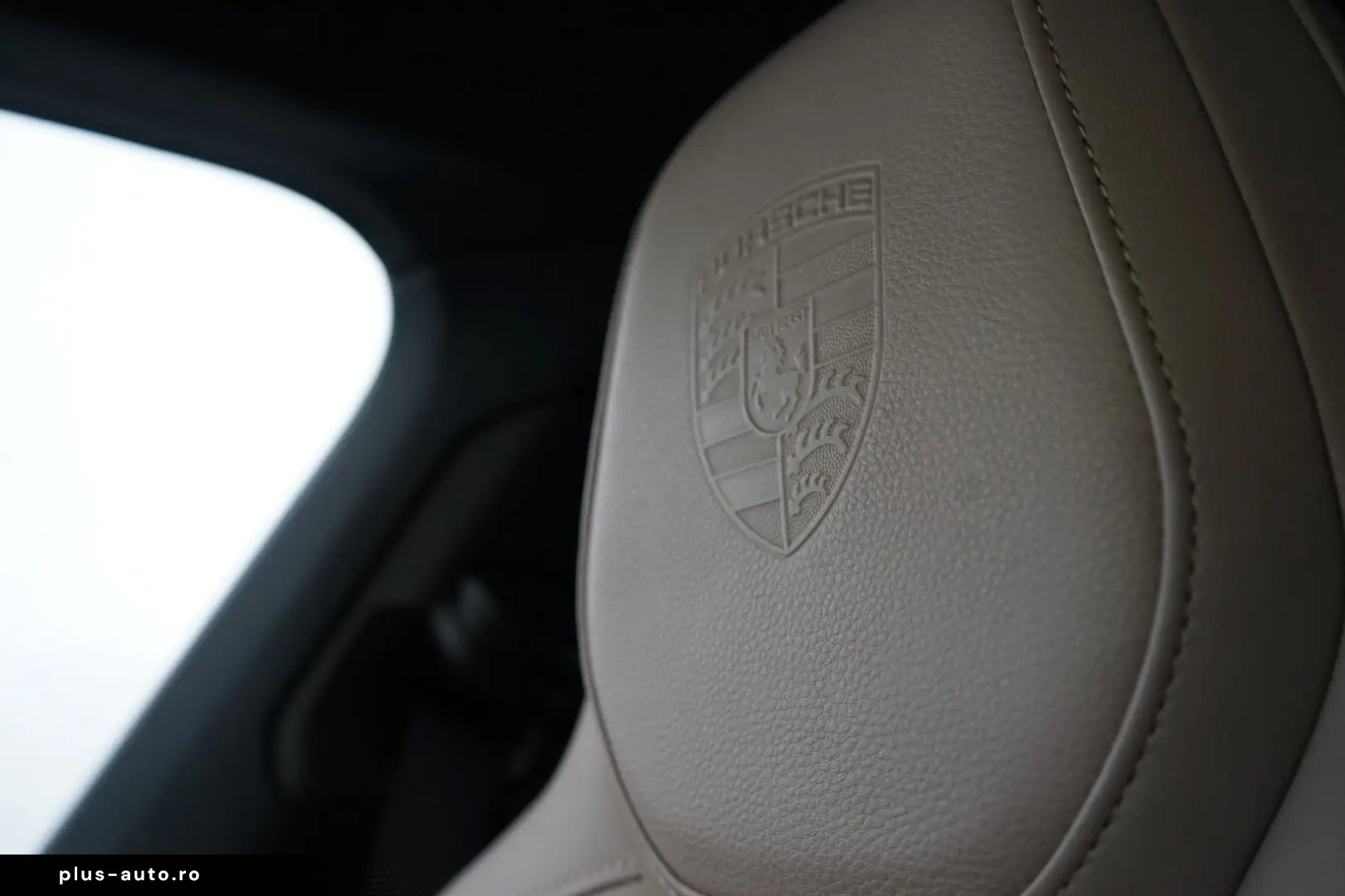 PORSCHE Taycan Cross Turismo 4 Offroad P-Display InnoDri