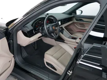 PORSCHE Taycan Cross Turismo 4 Offroad P-Display InnoDri