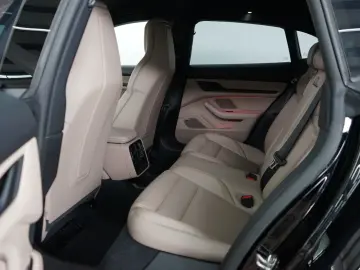 PORSCHE Taycan Cross Turismo 4 Offroad P-Display InnoDri